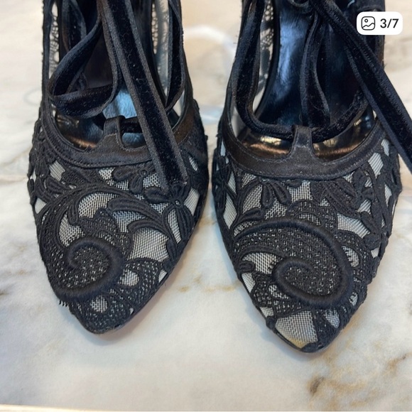 Oscar de la Renta Black Lace Tie Pumps | Made in Italy | Size 40 - Picture 4 of 8